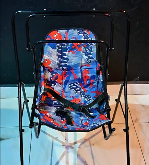 كرسي متأرجح للأطفال الصغار بمتانة عالية وخفة وزن مع حزام أمان – توصيل مجاني