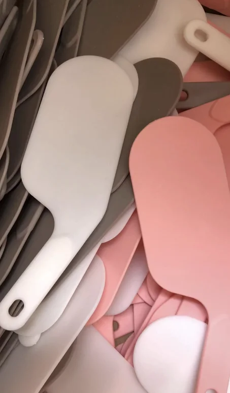 أداة يدوية لترتيب الأفرشة