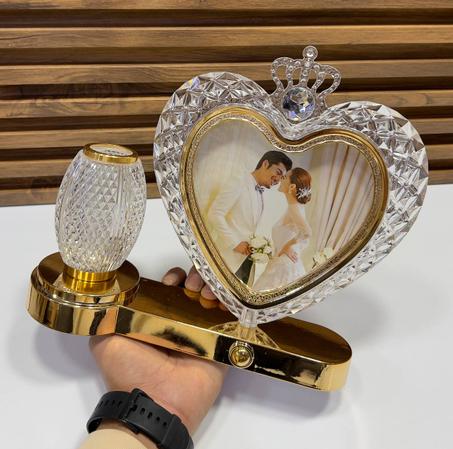 🌟 حامل صورة فاخر مع إضاءة كريستالية 🌟