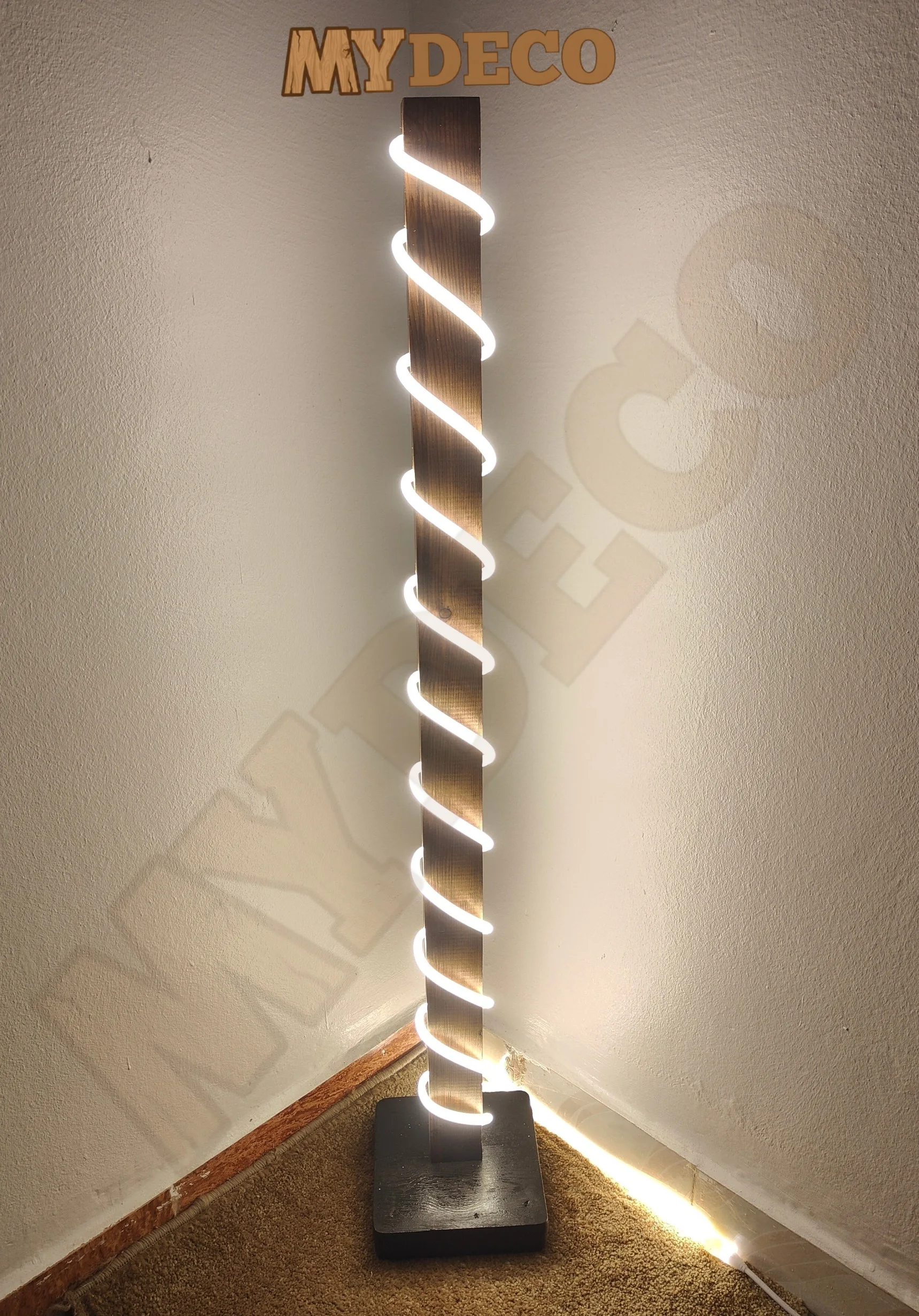 مصباح أرضي خشبي بإضاءة LED  ديكور مودرن وعصري للدار