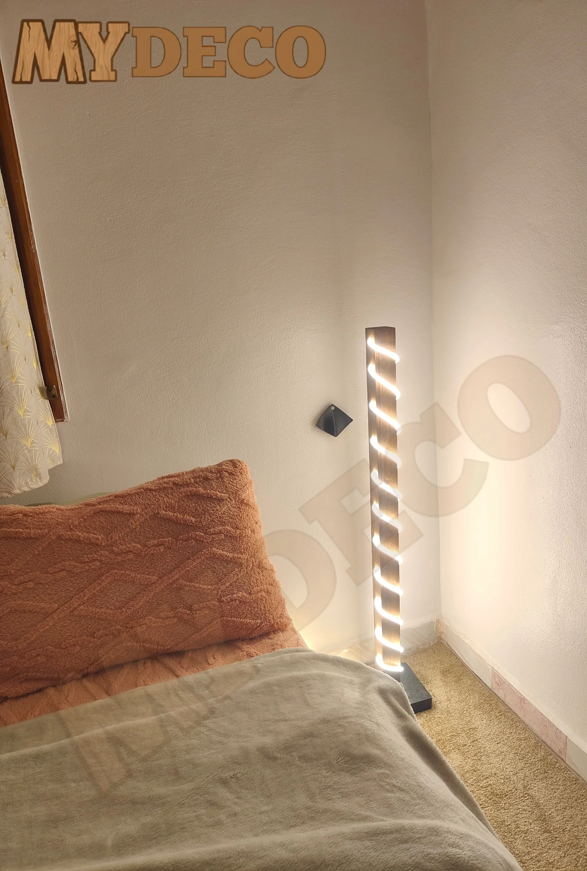 مصباح أرضي خشبي بإضاءة LED  ديكور مودرن وعصري للدار