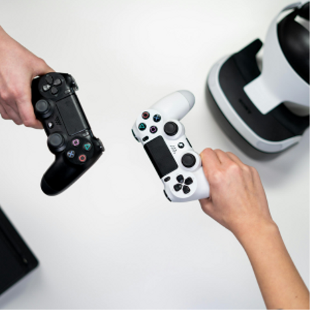 الألعاب والدمى