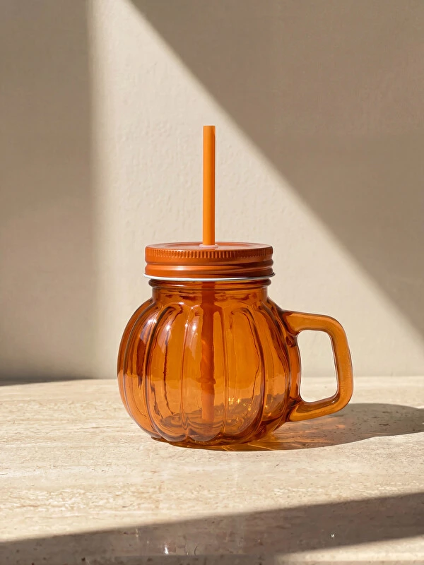 tasse en verre avec pipe