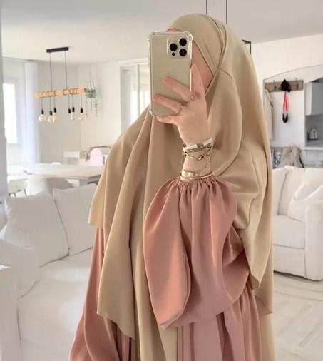 طقم متناسق جميل