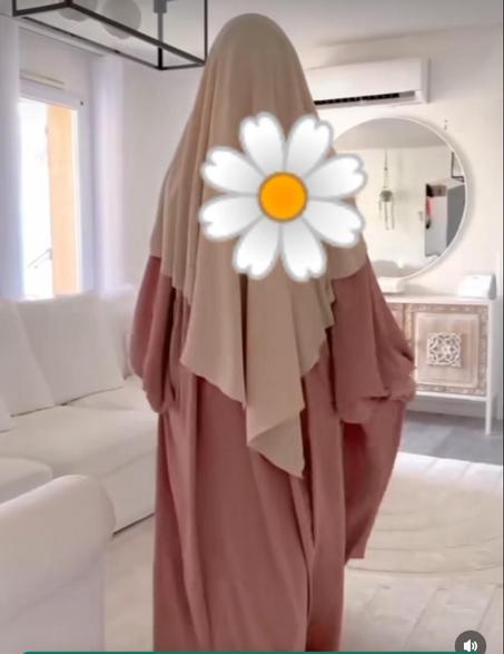 طقم متناسق جميل