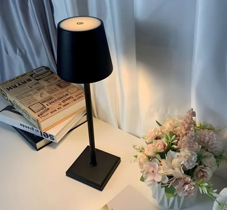 💡مصباح مكتبي LED قابل لإعادة الشحن – أنيق وعملي