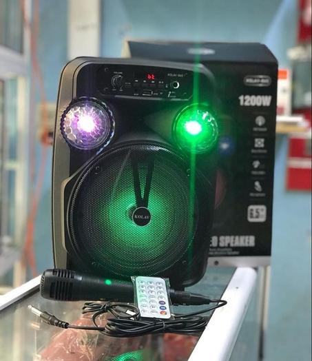 KOLAV-B65. Baff Bleutooth avec un télécommande et un microphone.