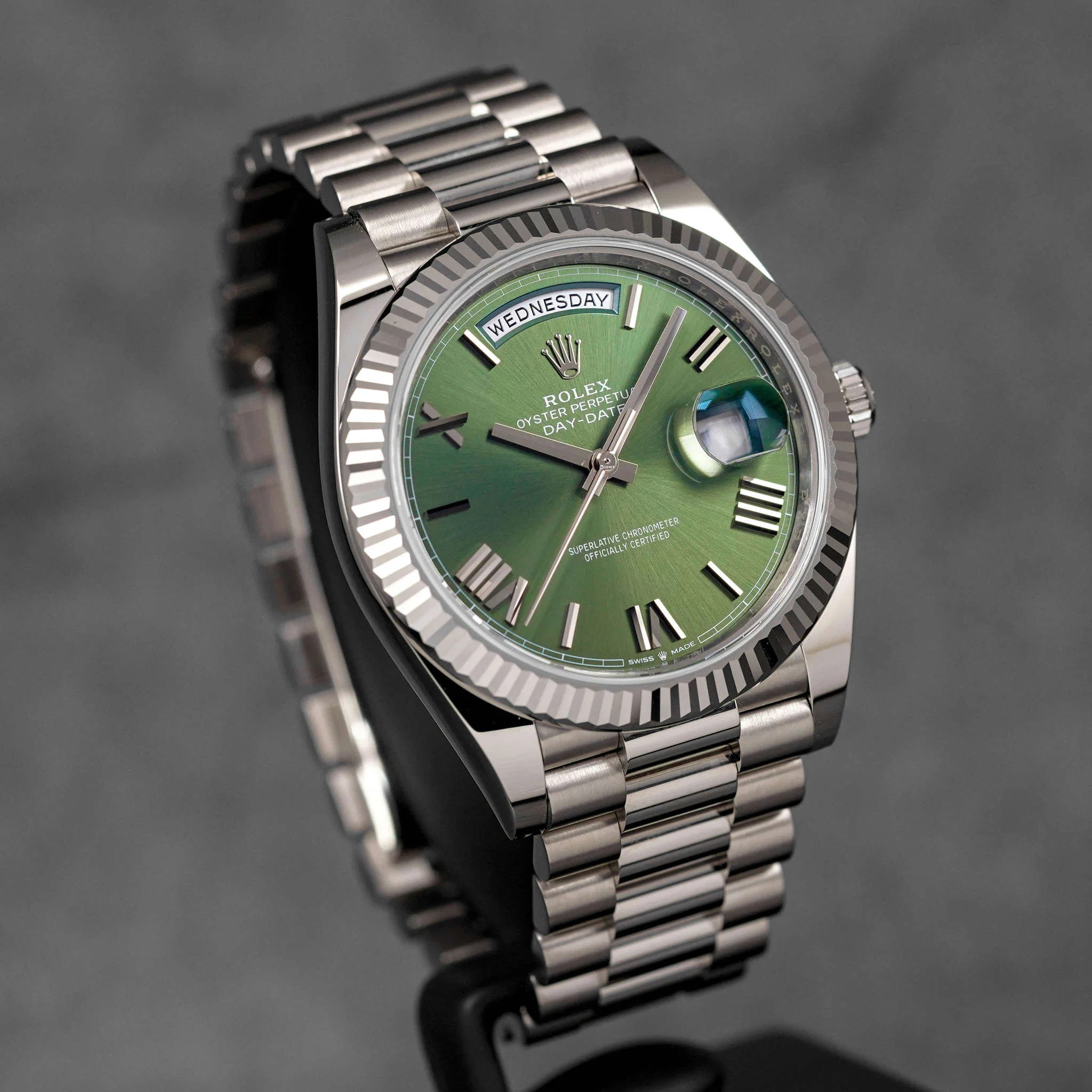 ROLEX DAYDATE - 40MM - or blanc - vert olive (35,500da - 3 million 5500 da)