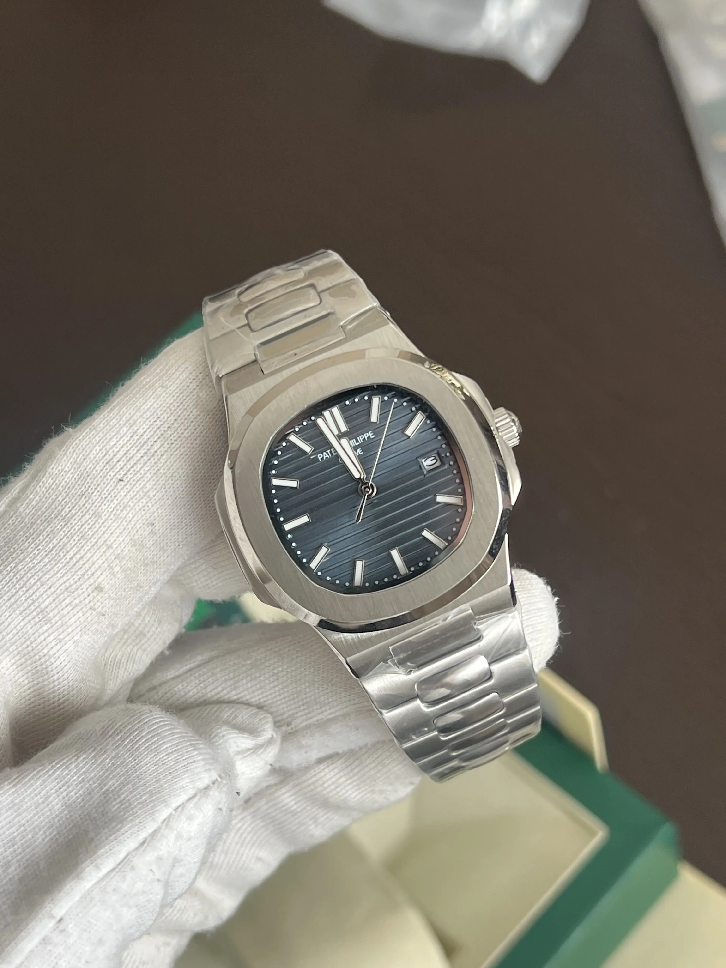 Patek Philippe Nautilus 5711 - mécanique - Crystal Sapphire