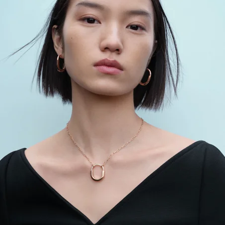 القلائد والمعلقات