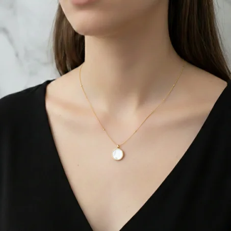 Collier Doré Pendentif Pierre de Lune Nacrée