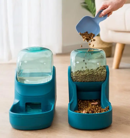 Deux Distributeurs : 1 pour 'eau et  1 de croquettes large capacity