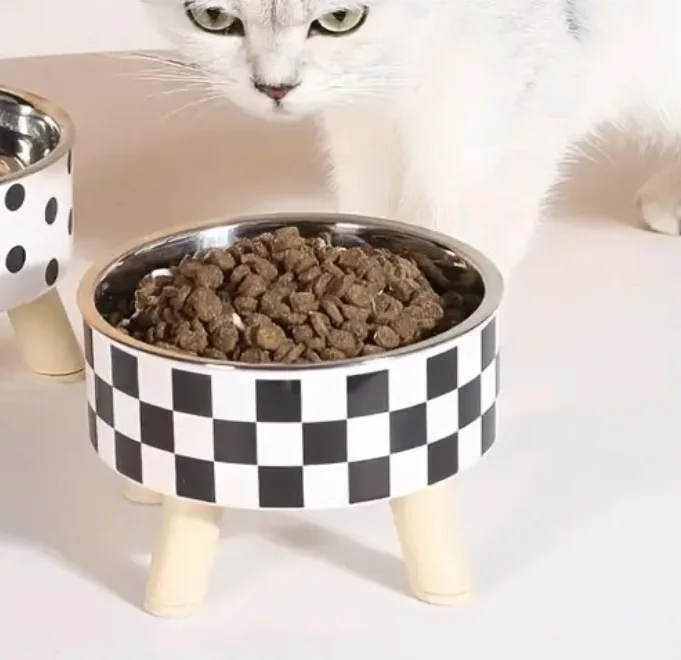 gamelle surelevée avec motif carreaux