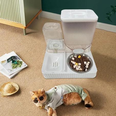 Distributeur d'eau  et de croquettes