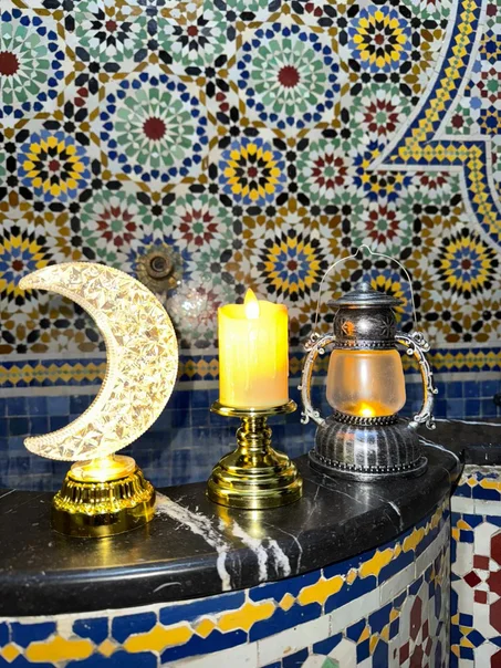 فانوس رمضان LED مضيء – مصباح زينة رمضانية ديكور منزلي بشكل هلال وفانوس تقليدي