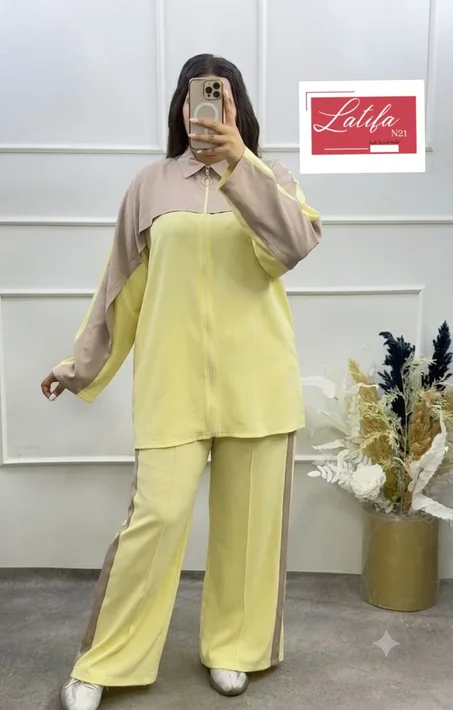 طقم نسائي عصري بقصة مميزة وتنسيق أنيق