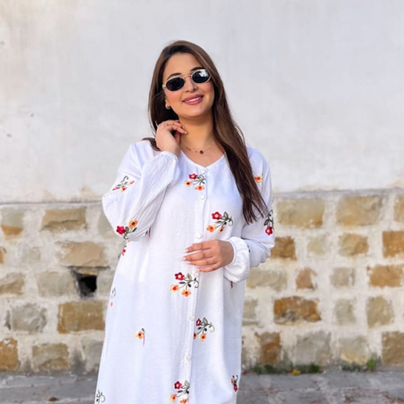 "توب لولان مطرز بتفاصيل أنيقة – لمسة تقليدية بإطلالة راقية"