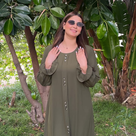 تألقي بفستان ريحانة – كريب خفيف بلمسة عصرية