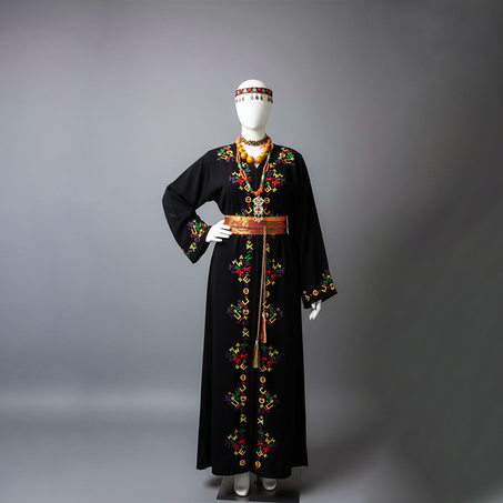 🖤✨ قفطان أمازيغي أسود بحروف تيفيناغ – فخامة تراثية بلمسة عصرية ⵣ