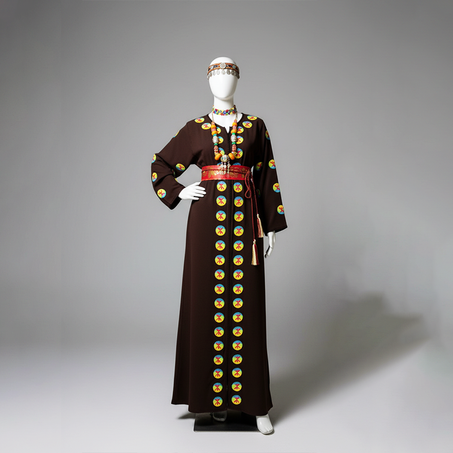 🤎✨ قفطان بني فاخر بحروف تيفيناغ – أناقة دافئة بلمسة تراثية أصيلة ⵣ