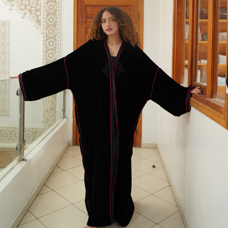 Kimono en velour noir doublé en satin