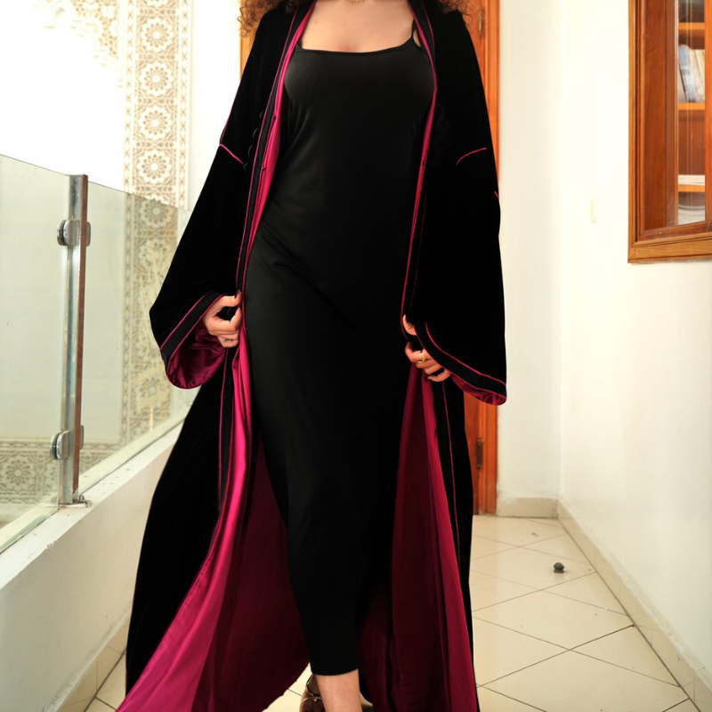 Kimono en velour noir doublé en satin