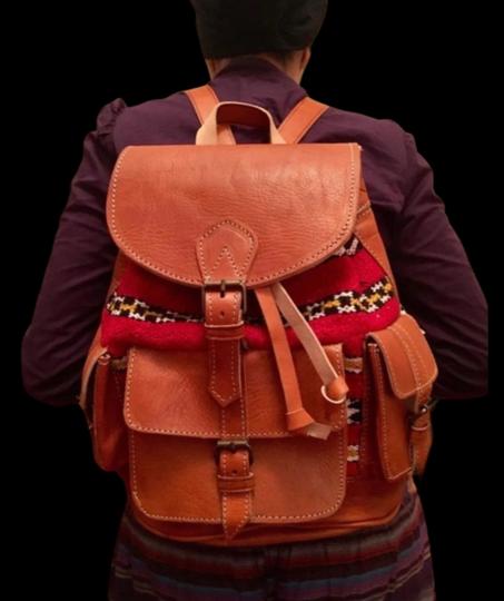 حقيبة جلدية فاخرة مصنوعة يدوياً