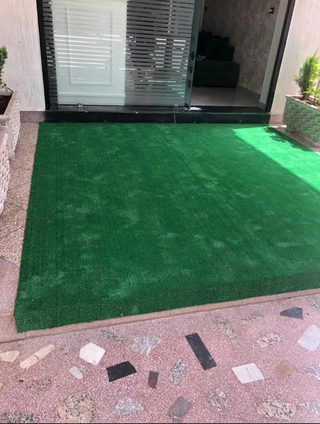 عشب إصطناعي بجودة عالية