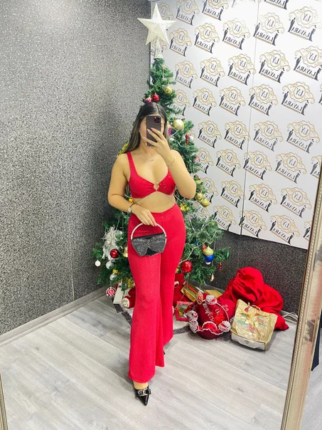 تألقي بالأحمر: فستان السهرة الأحمر لإطلالة ساحرة وجذابة!