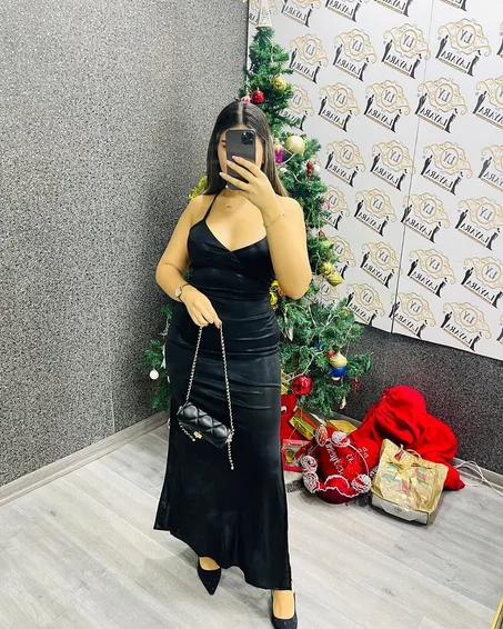 فستان أسود أنيق… اختيارك المثالي لكل مناسبة