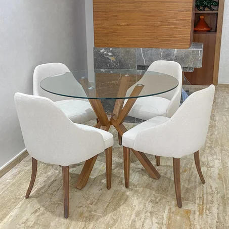 طاولة الطعام