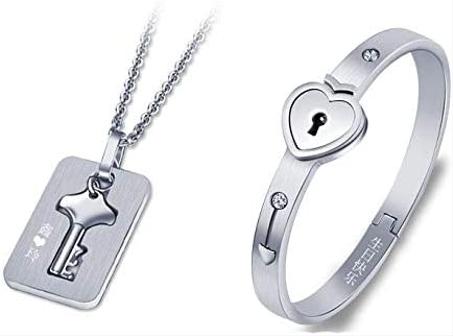 سوار بقفل على شكل قلب مع قلادة