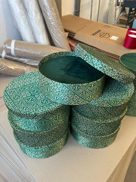 علبة شكلاط فاخرة للتقديم – تأكيد المقاس والألوان عبر واتسابà | Boîte de chocolat élégante