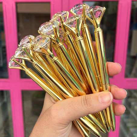 قلم فاخر للزفاف بلمسة كريستال – Stylo Luxe Doré Mariage