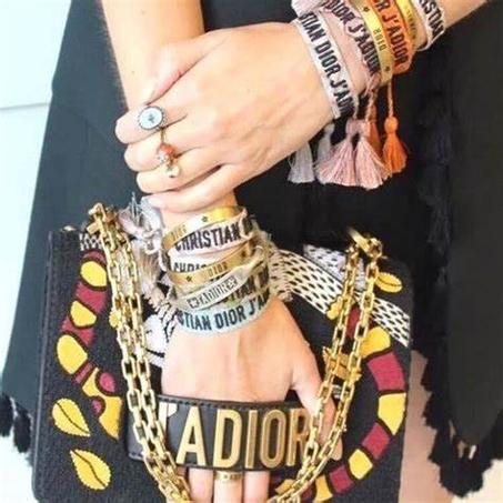 ديور إكسسوارت