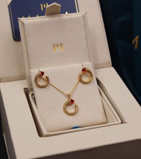 مارلي نيويورك سلسلة + أقراط