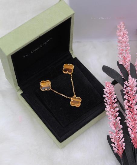 Vintage Alhambra necklace,3 motifs