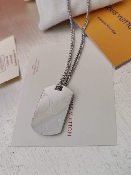 سلسلة لويس فيتون فضي