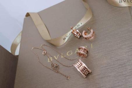 طقم بلغاري سلسلة + أقراط + خاتم روز جولد