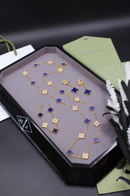 طقم فان كليف سوارة + سلسلة + أقراط