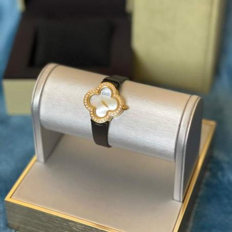 Van Cleef Sweet Alhambra watch