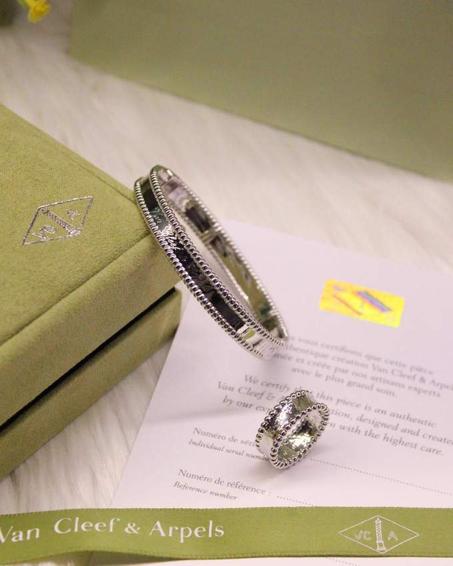 فان كليف سوار + خاتم + أقراط