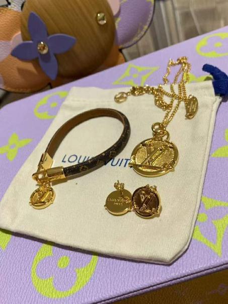 طقم لويس فيتون كامل سلسلة + سوار + أقراط