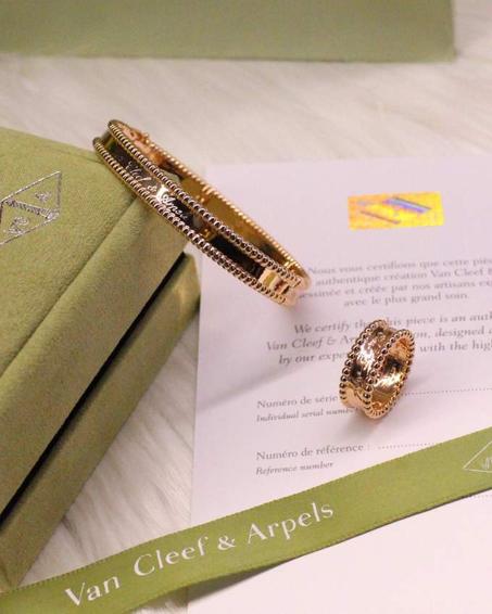 فان كليف سوار + خاتم + أقراط + روز جولد