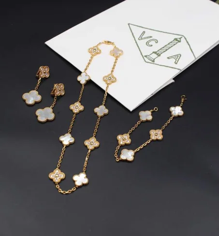 Van cleef &Arpels white and gold set