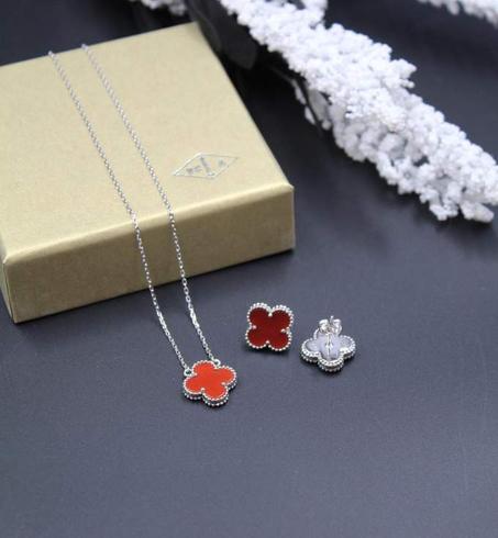 فان كليف سلسلة + أقراط فضي