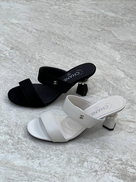 CHANEL CC FAUX PEARL EMBELLISHED HEEL MULE SANDALS