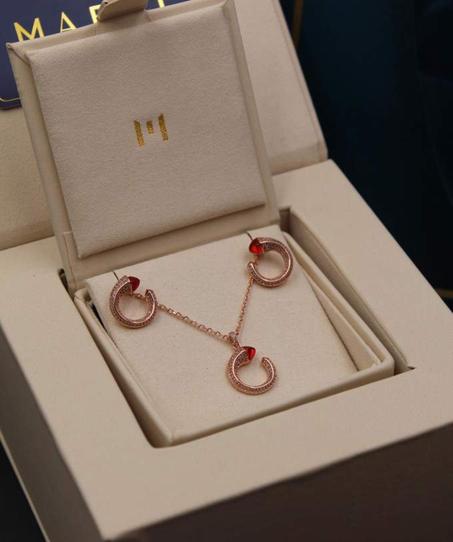 مارلي نيويورك سلسلة + أقراط