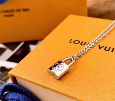لويس فيتون سلسلة على شكل قفل فضي