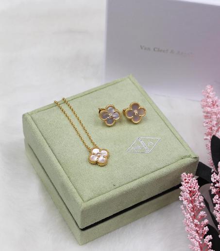 Van Cleef &Arpels motifs Collection